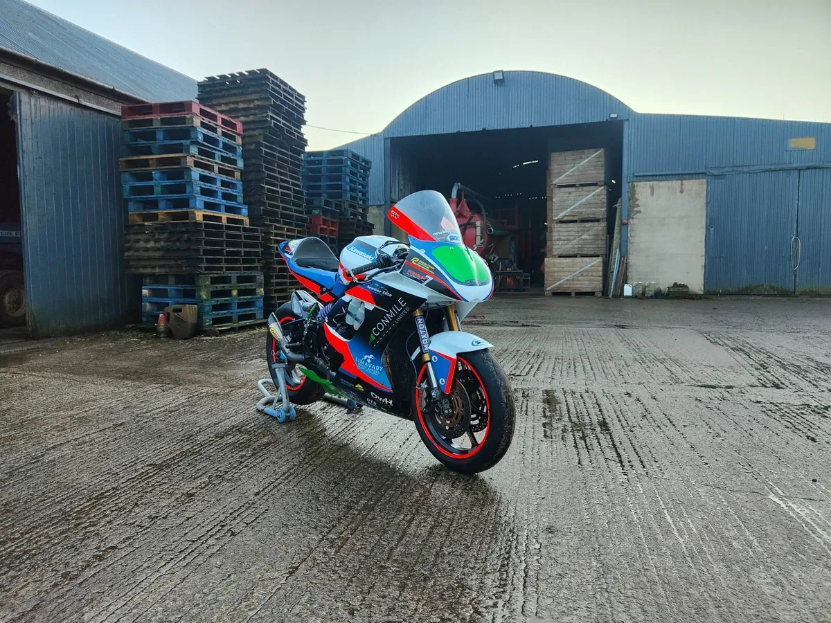 Kawasaki er6 race/track bike