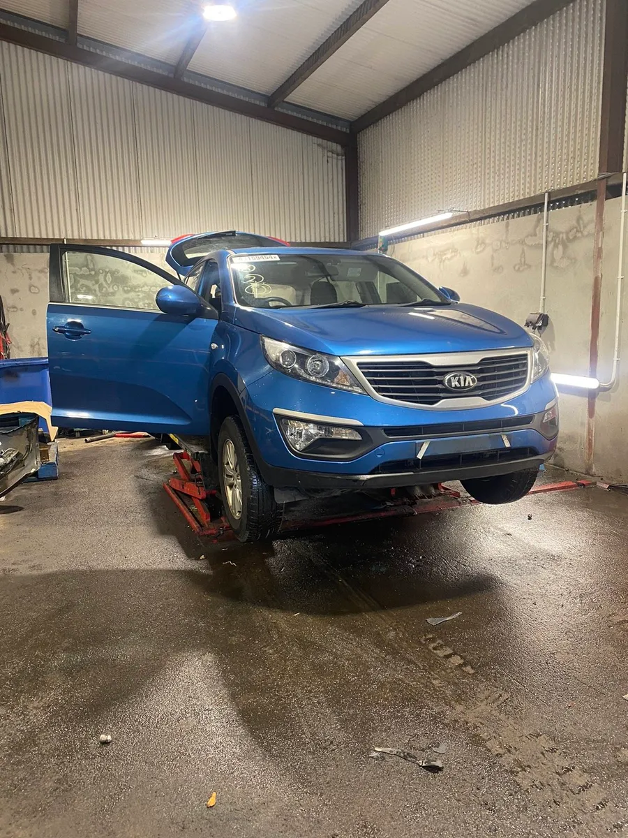 Breaking kia sportage