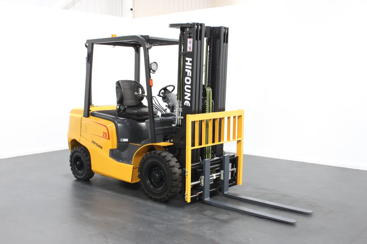 Hifoune FD- 2.5  Diesel Forklift 4.8m Triple Mast - Image 1
