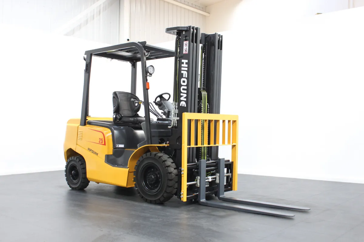 Hifoune FD- 2.5  Diesel Forklift 4.8m Triple Mast - Image 3