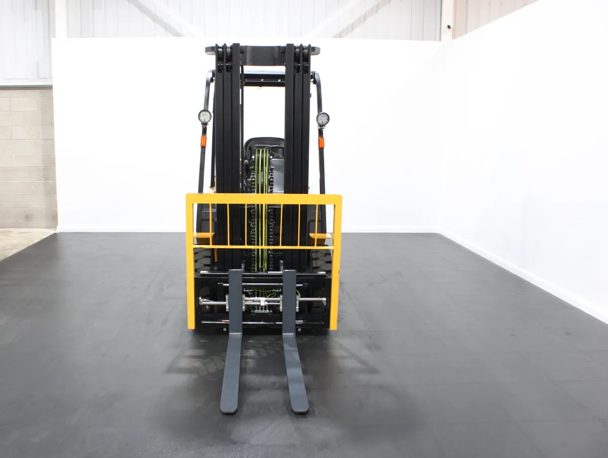 Hifoune FD- 2.5  Diesel Forklift 4.8m Triple Mast - Image 4