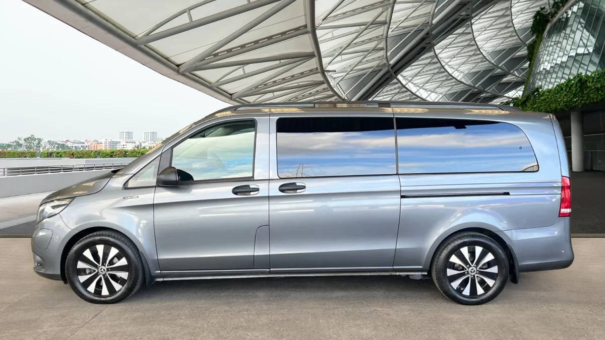 Mercedes-Benz eVito Tourer Premium L3 - Image 3