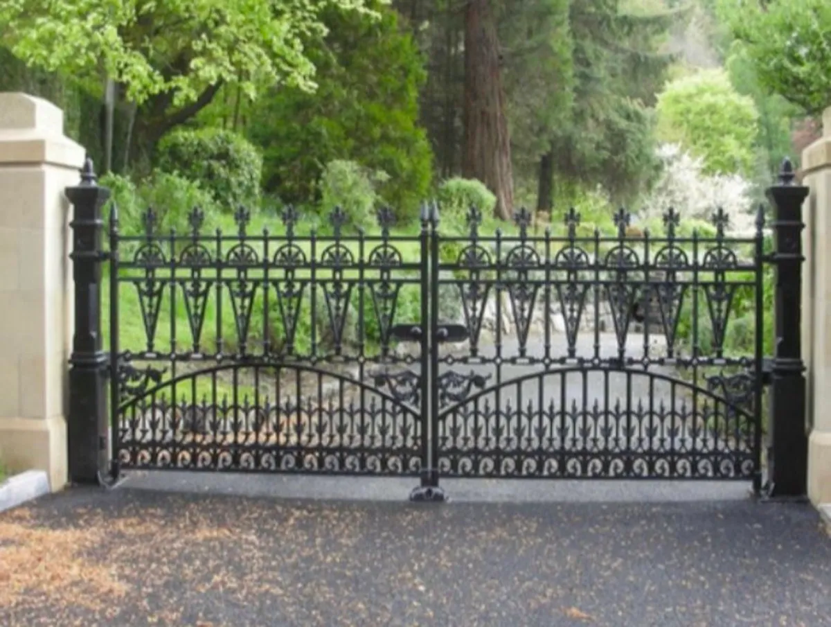 Set cast iron gates for sale - Image 1