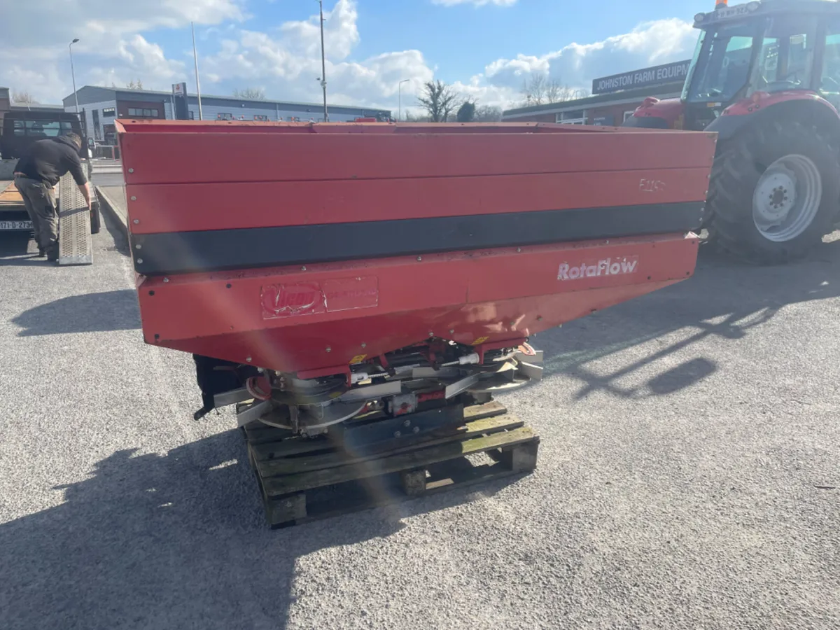 Vicon Fertiliser Spreader - Image 2