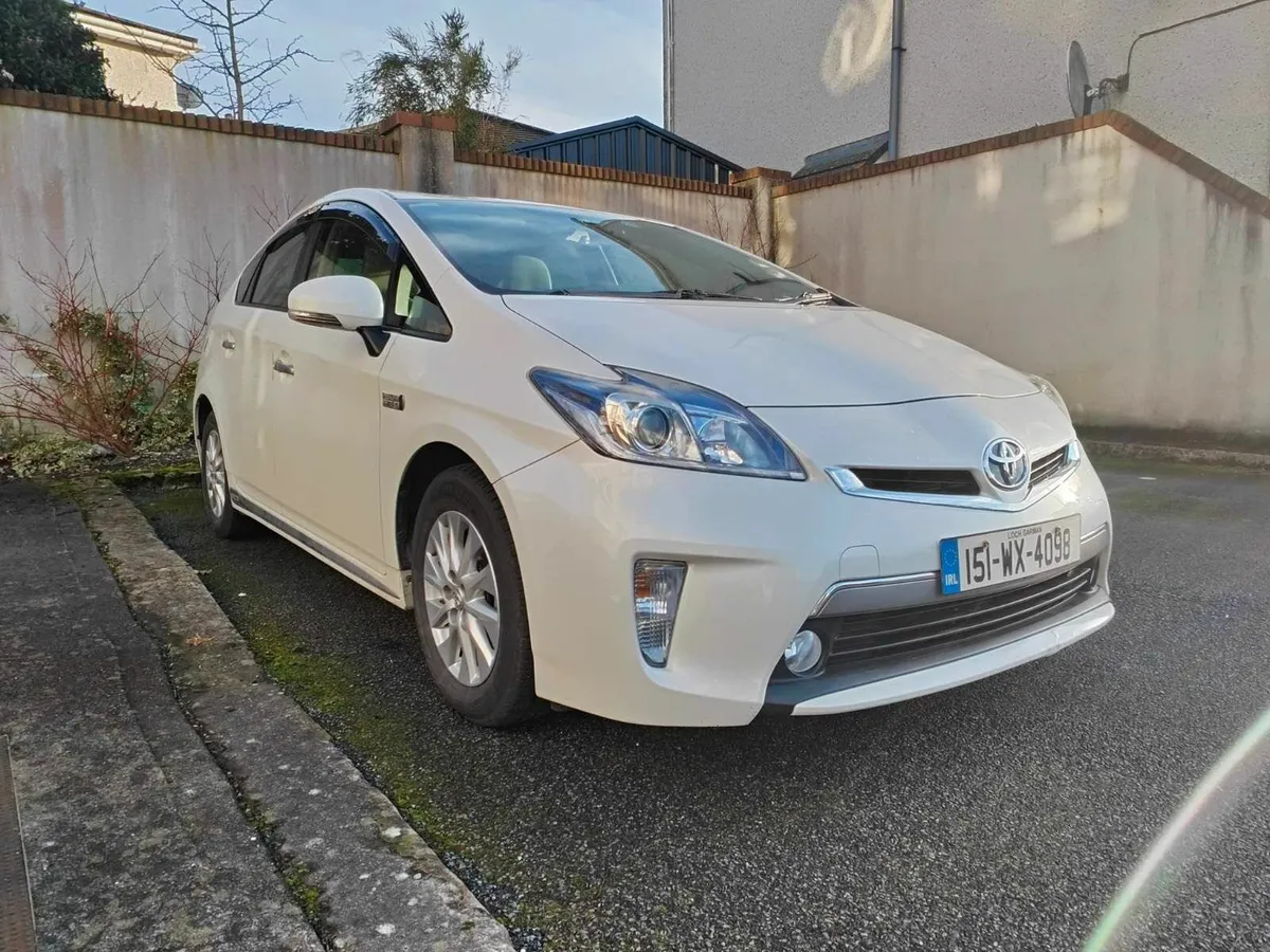 Toyota Prius Plug in Hybrid PHV 2015