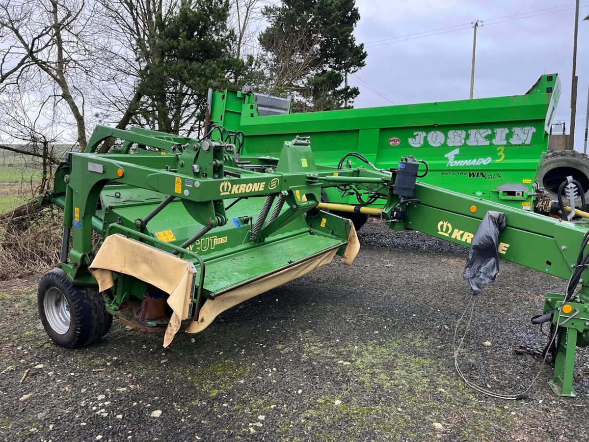 2019 Krone Trailed Mower with Grouper