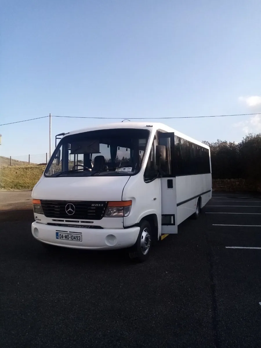 Mercedes 814 (33 seater)