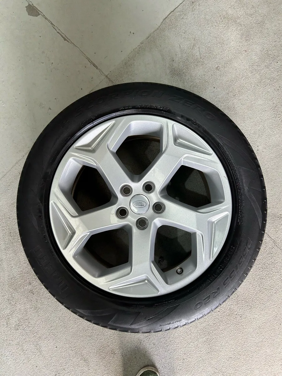 Land Rover 20” wheels and tyres