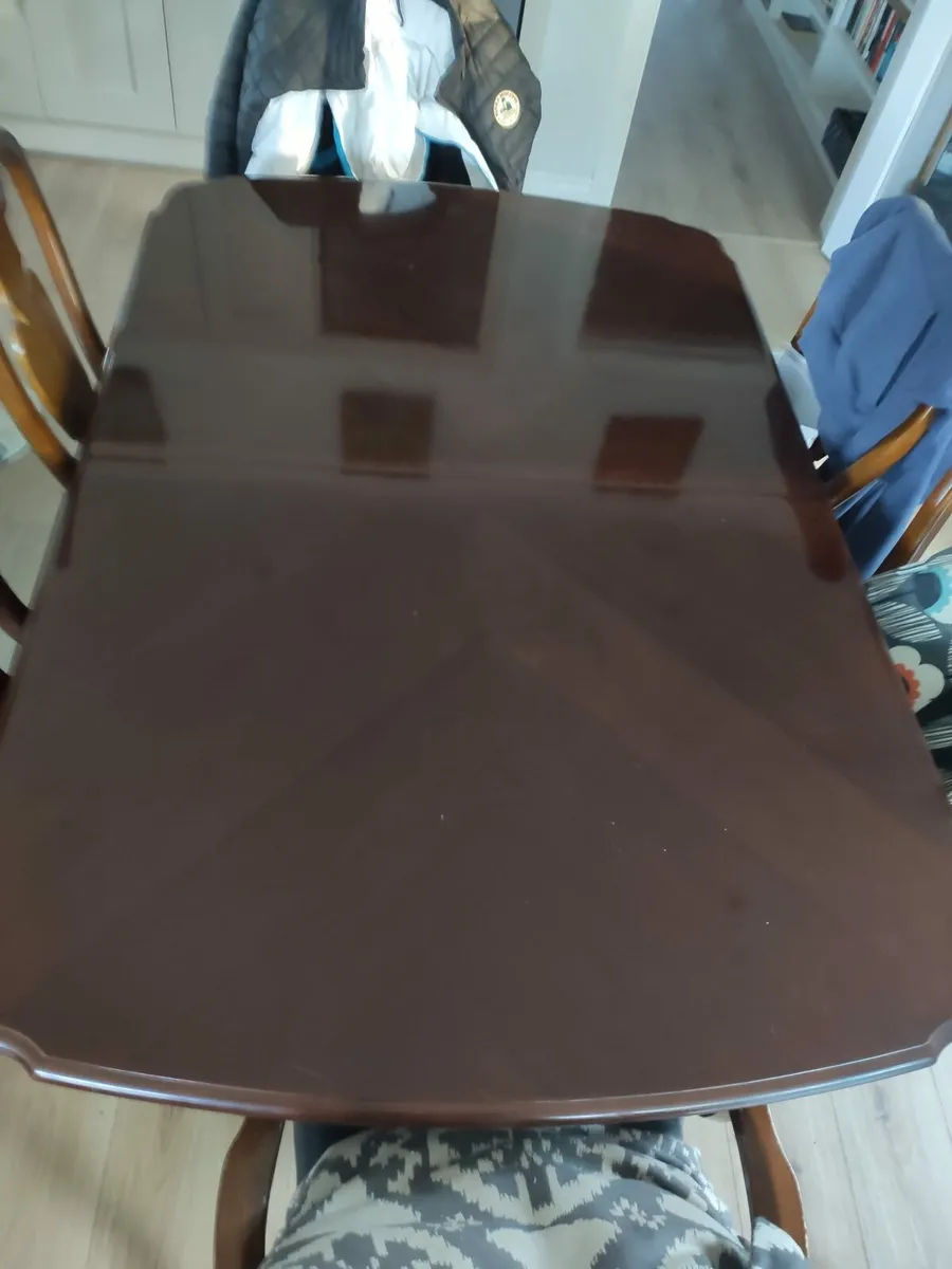 Dining table - Image 1