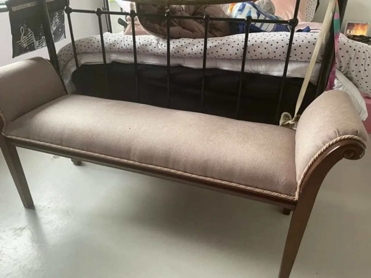 chaise longue and matching chair - Image 1