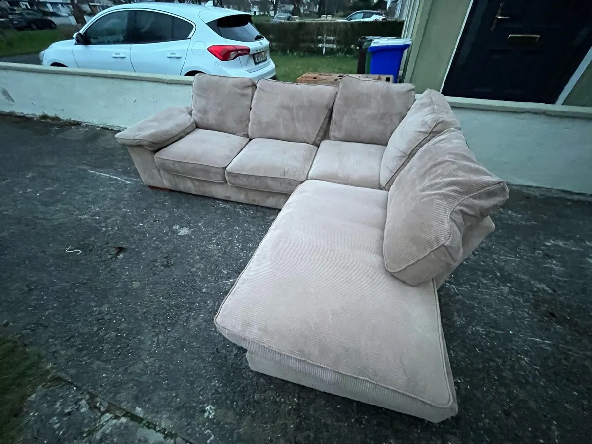 Corner sofa for sale in Co. Kildare for €300 on DoneDeal