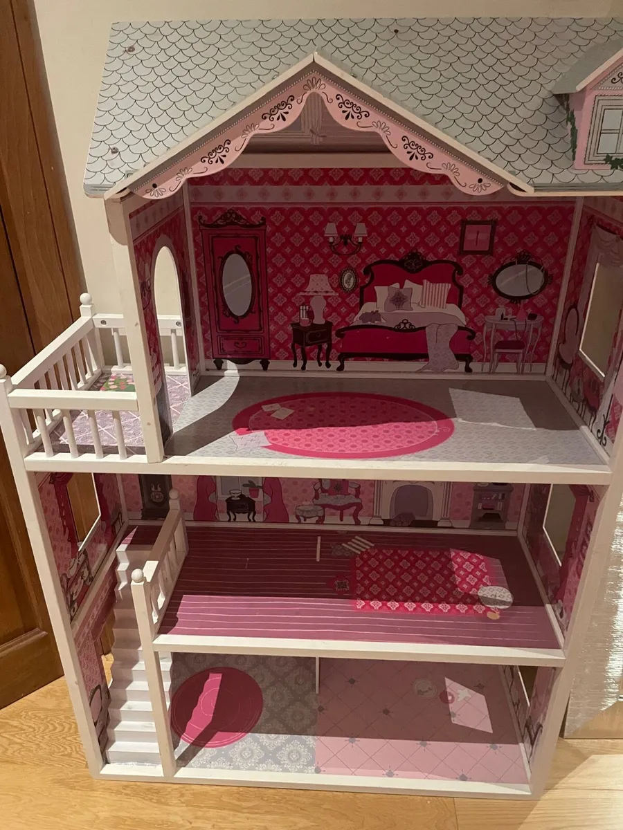 Doll house for sale in Co. Kildare for €50 on DoneDeal