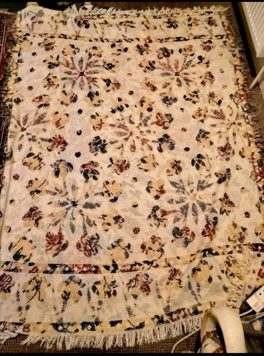 Beautiful large woven throw x 2 - Image 3