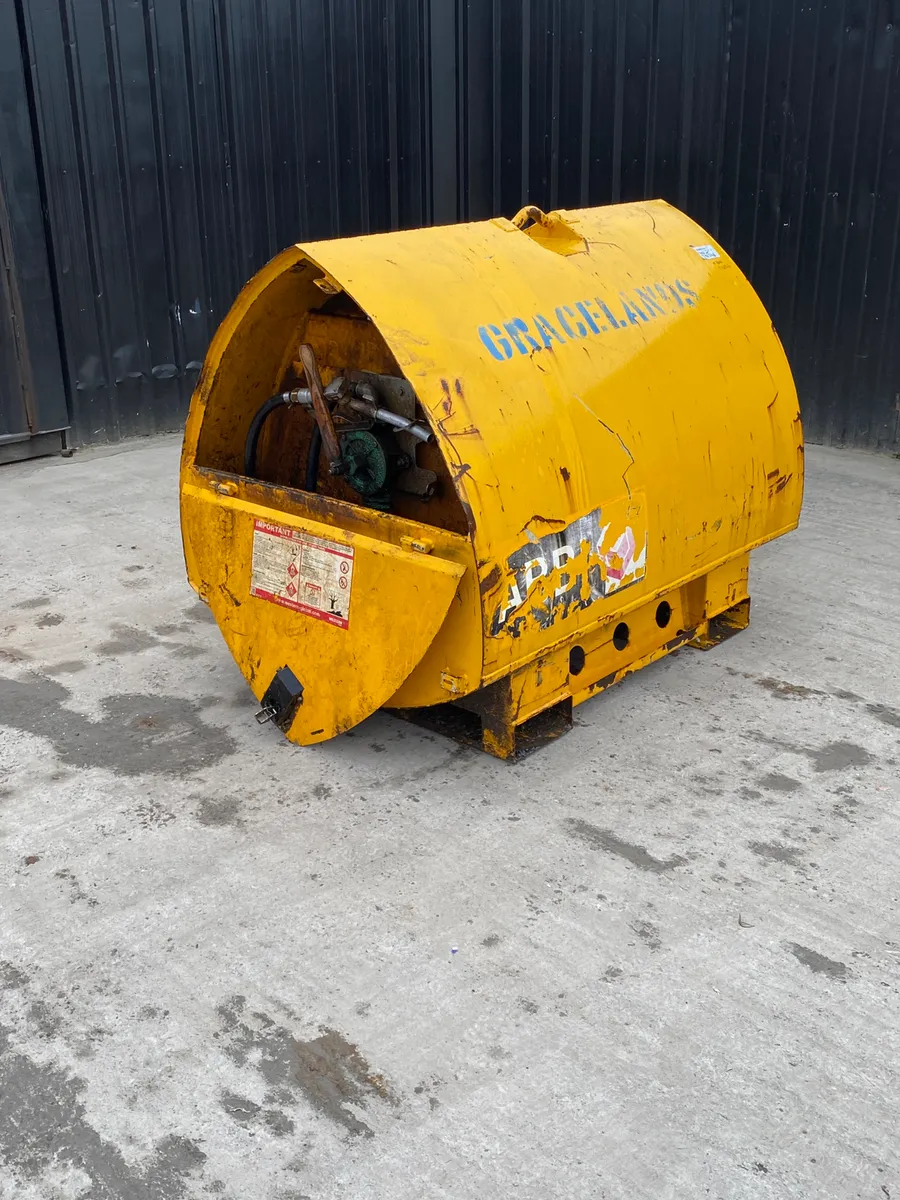 Western Fuel Bowser with Pump - Image 1