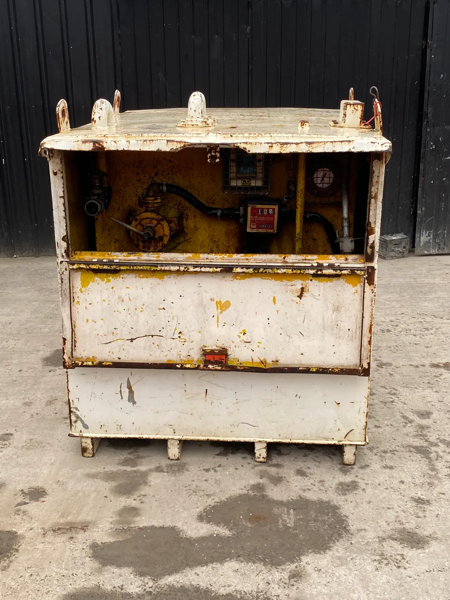 Western Fuel Bowser with Pump - Image 3