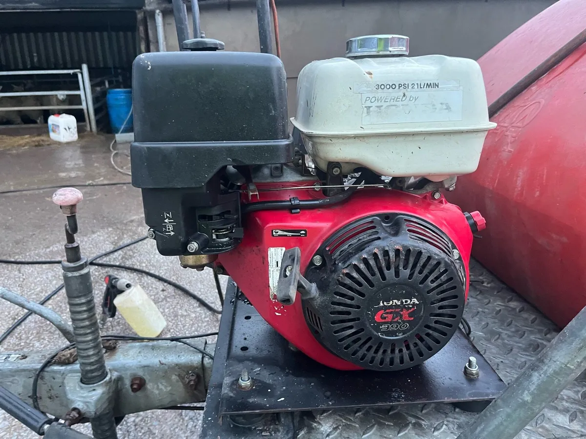 Tow behind 3000 psi power washer