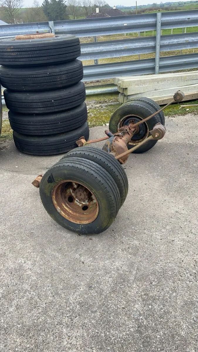 Axles and wheels - Image 1
