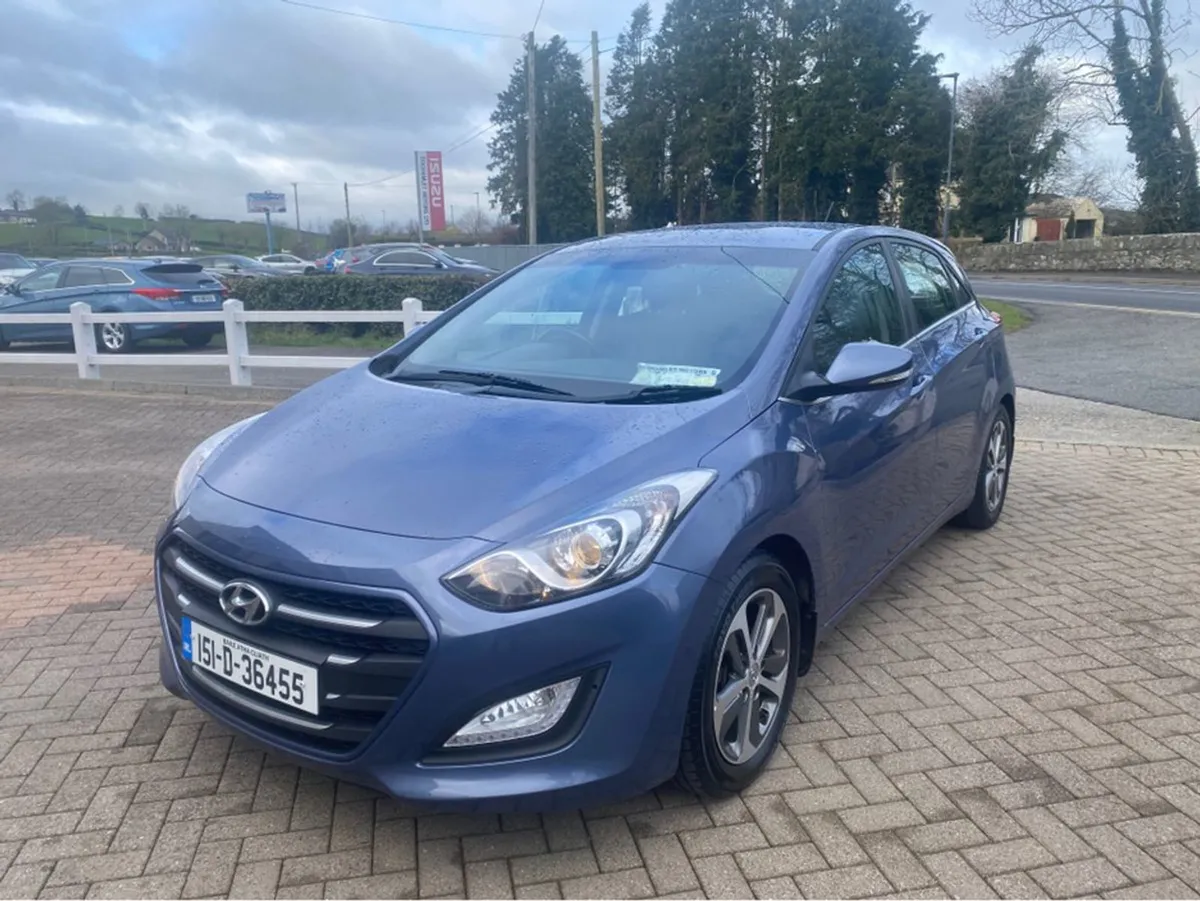 Hyundai i30 1.6 Deluxe 5DR - Image 1
