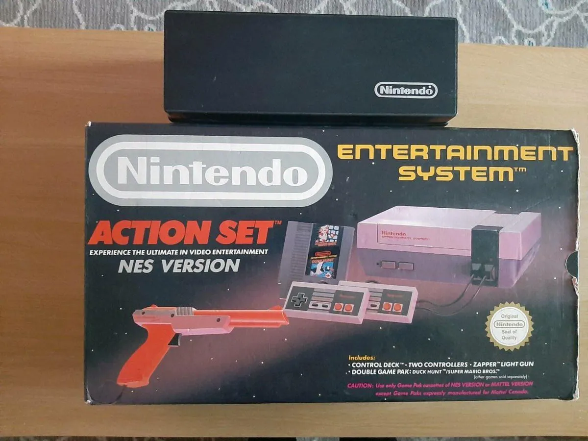 Nintendo NES Original with box and games - Image 1