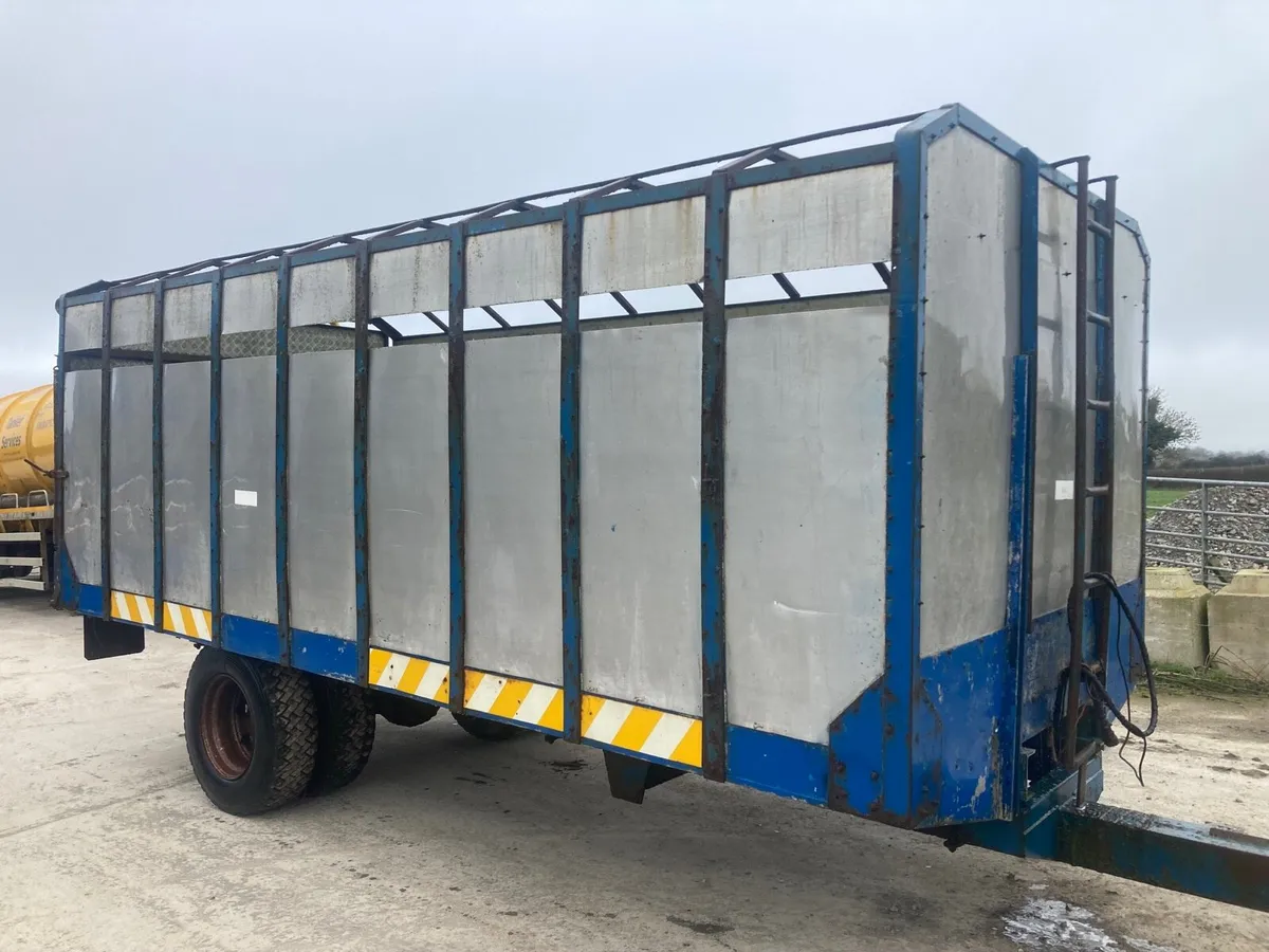 18 ft tractor  cattle trailer - Image 1