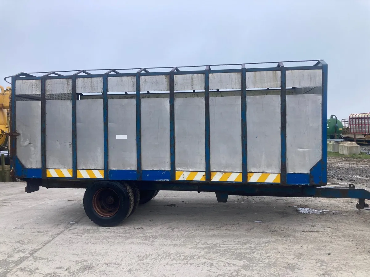 18 ft tractor  cattle trailer - Image 2