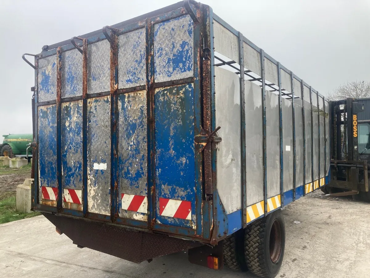 18 ft tractor  cattle trailer - Image 3