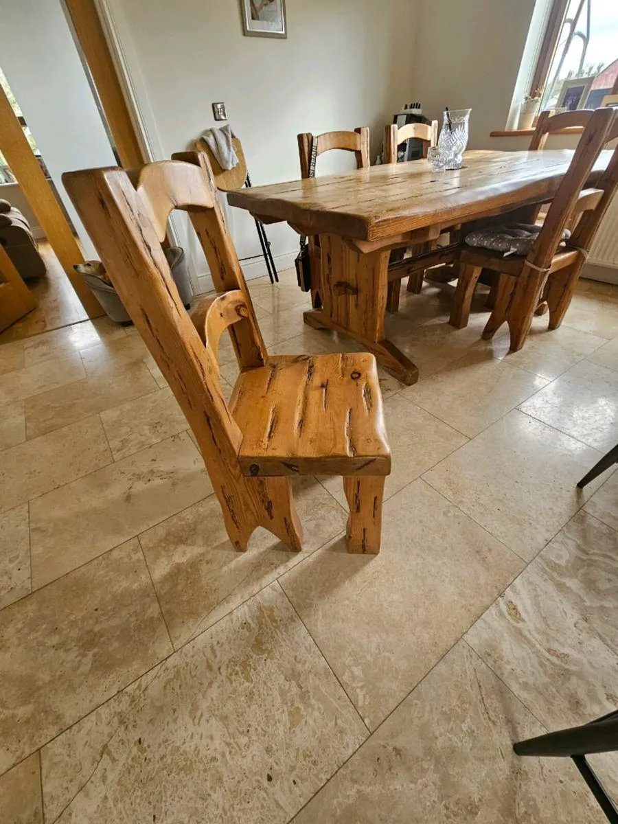 Table and chairs - Image 1