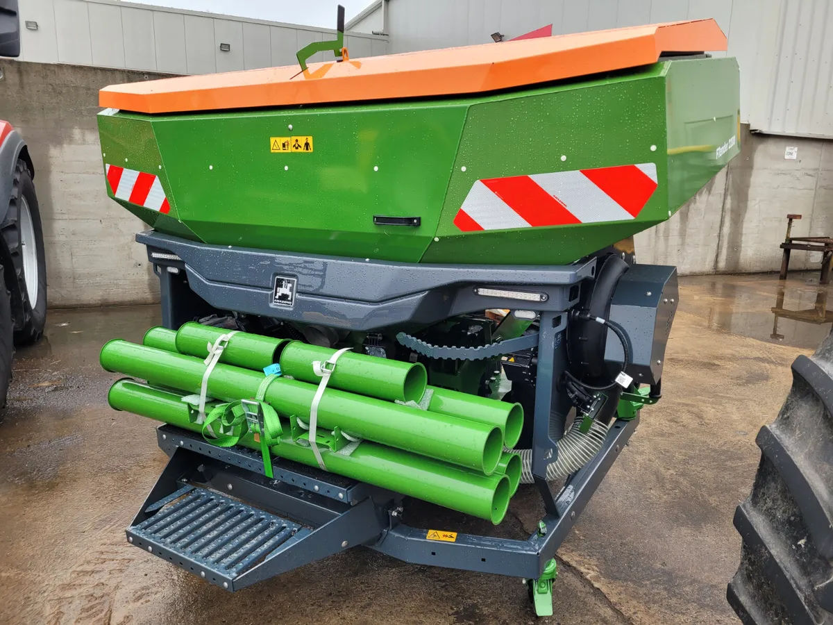 Amazone Avant 4000-2 *NEW* with front tank - Image 3