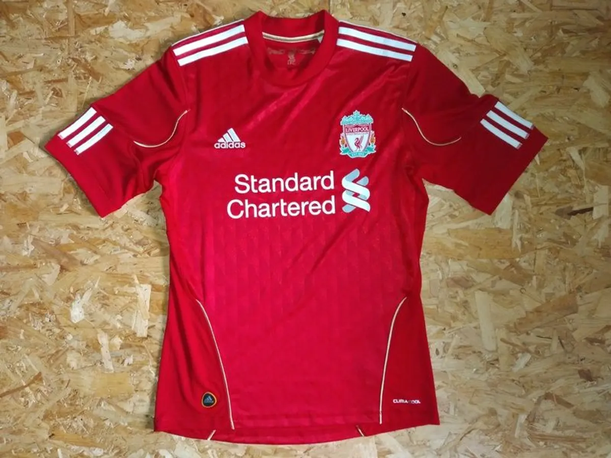 FREE POST Liverpool Jersey Shirt  2010 adidas Small Top Soccer Football England Red Standard Chartered Vintage Retro - Image 1