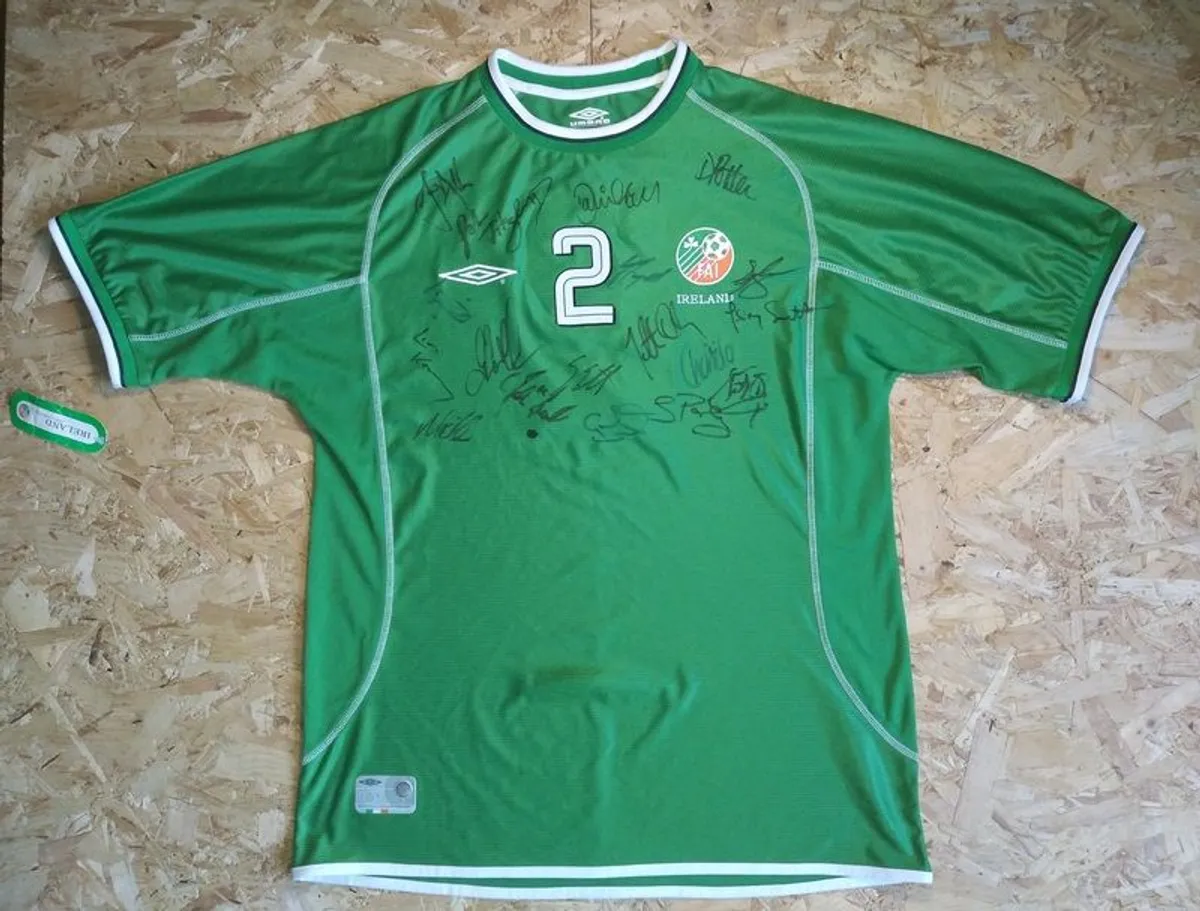 FREE POST Player Issue Vintage Republic of Ireland Jersey 2002 Signed Autographed Umbro Football Shirt Vintage Retro Eire Irish Green Eircom Brian Kerr Kevin Doyle Stephen Elliott