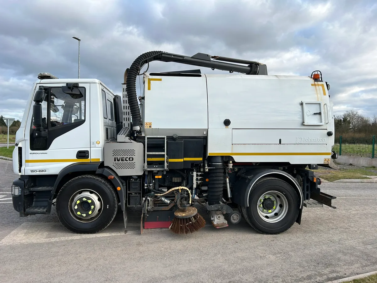 2019 Iveco Johnston Sweeper - Image 4