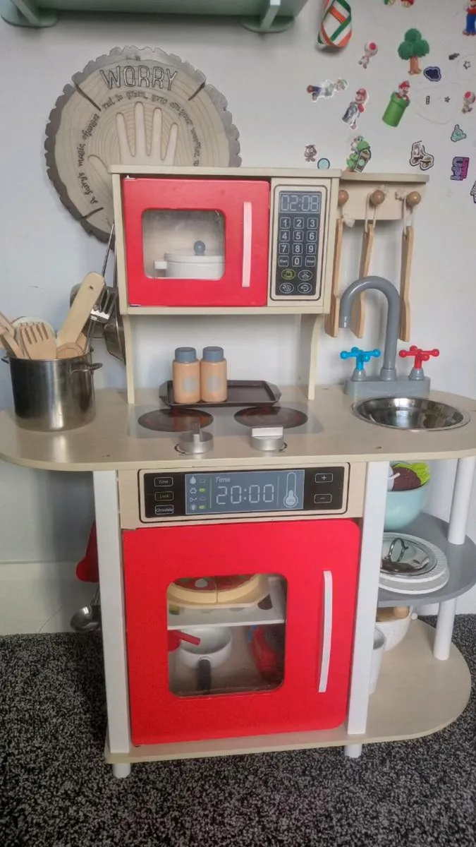 Done deal store toy kitchen