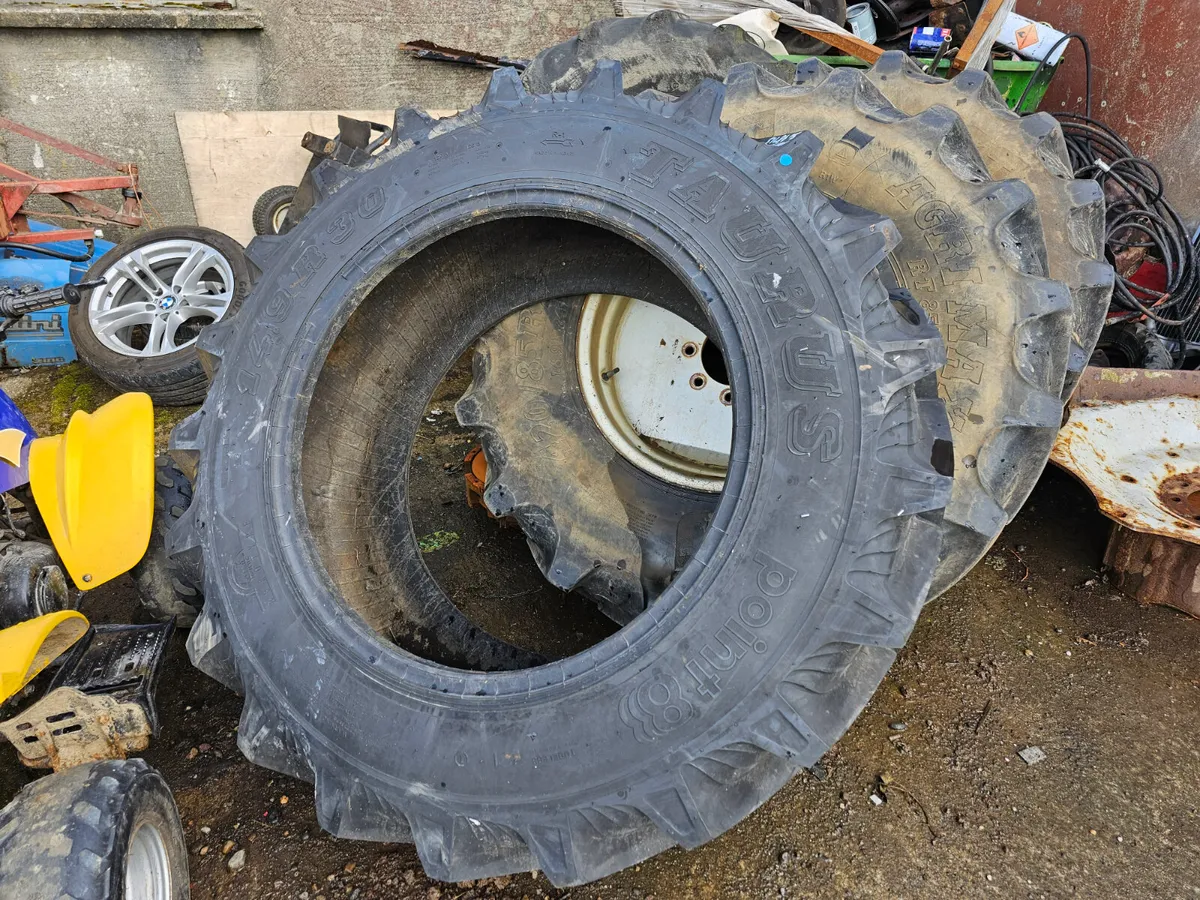 Taurus 14.9 Radial Tyre