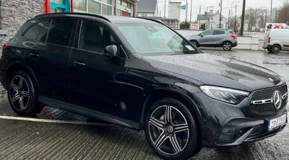 DIESEL GLC 220d 4MATIC AMG LINE PLUS DIESEL 2L - Image 3