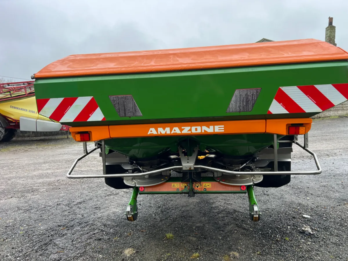 Fertiliser spreader - Image 1