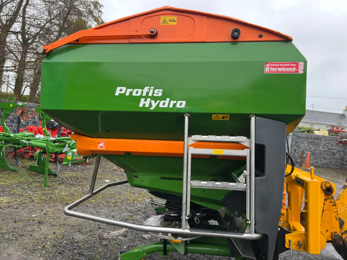 Fertiliser spreader - Image 2