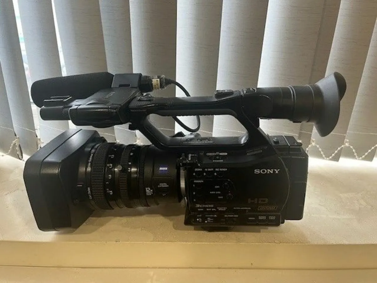 Sony HDV 1080i Video Camcorder - Image 1