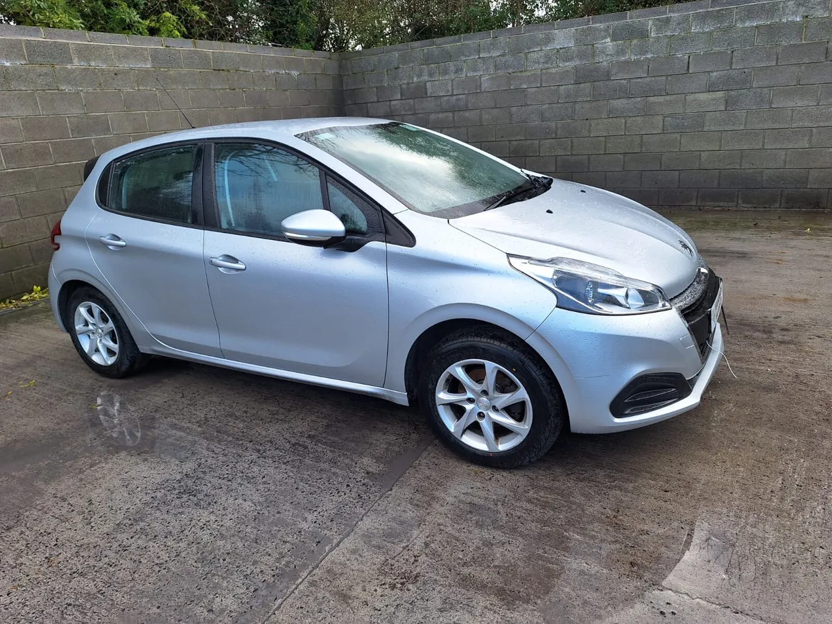 Peugeot store 208 van