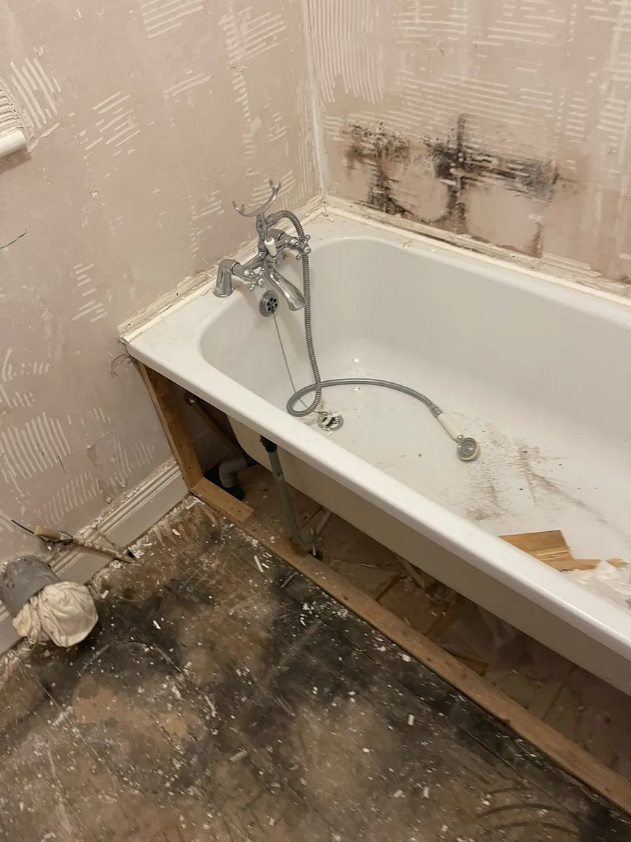 Bath and sink for sale in Co. Cork for €50 on DoneDeal