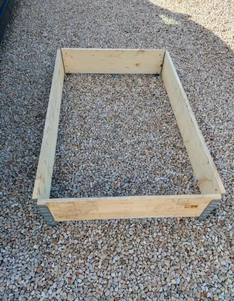 Raised beds pallet collars