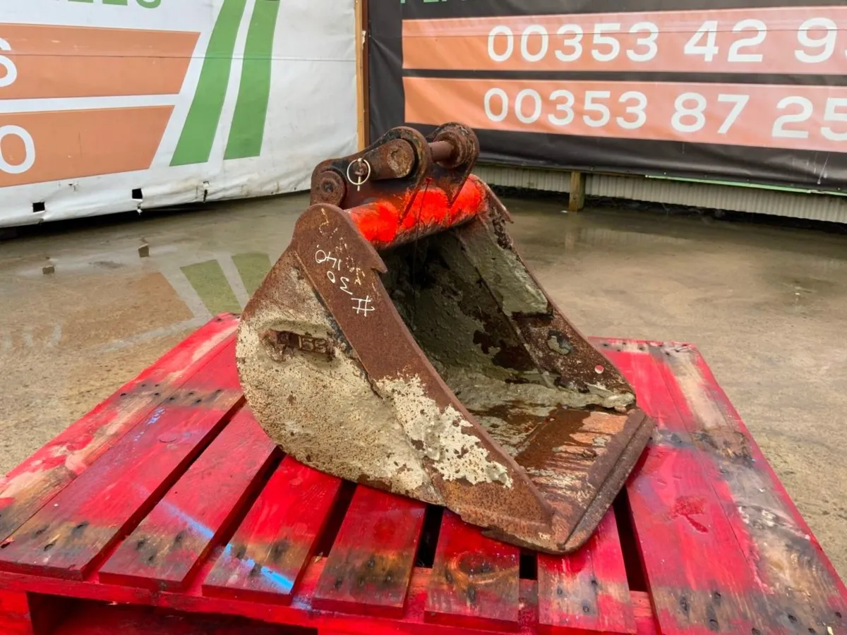 18" MINI DIGGER BUCKET........30mm PINS.....30140. - Image 1