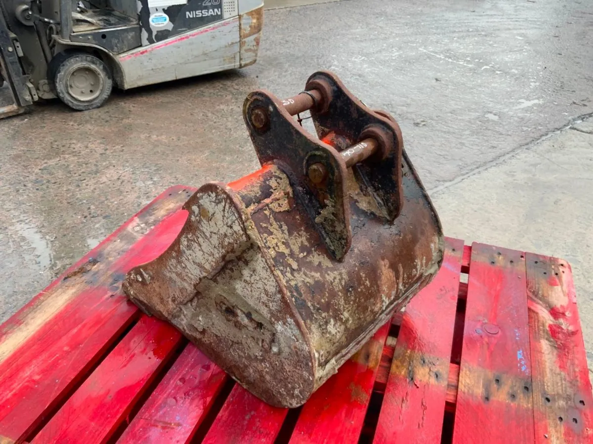 18" MINI DIGGER BUCKET........30mm PINS.....30140. - Image 2