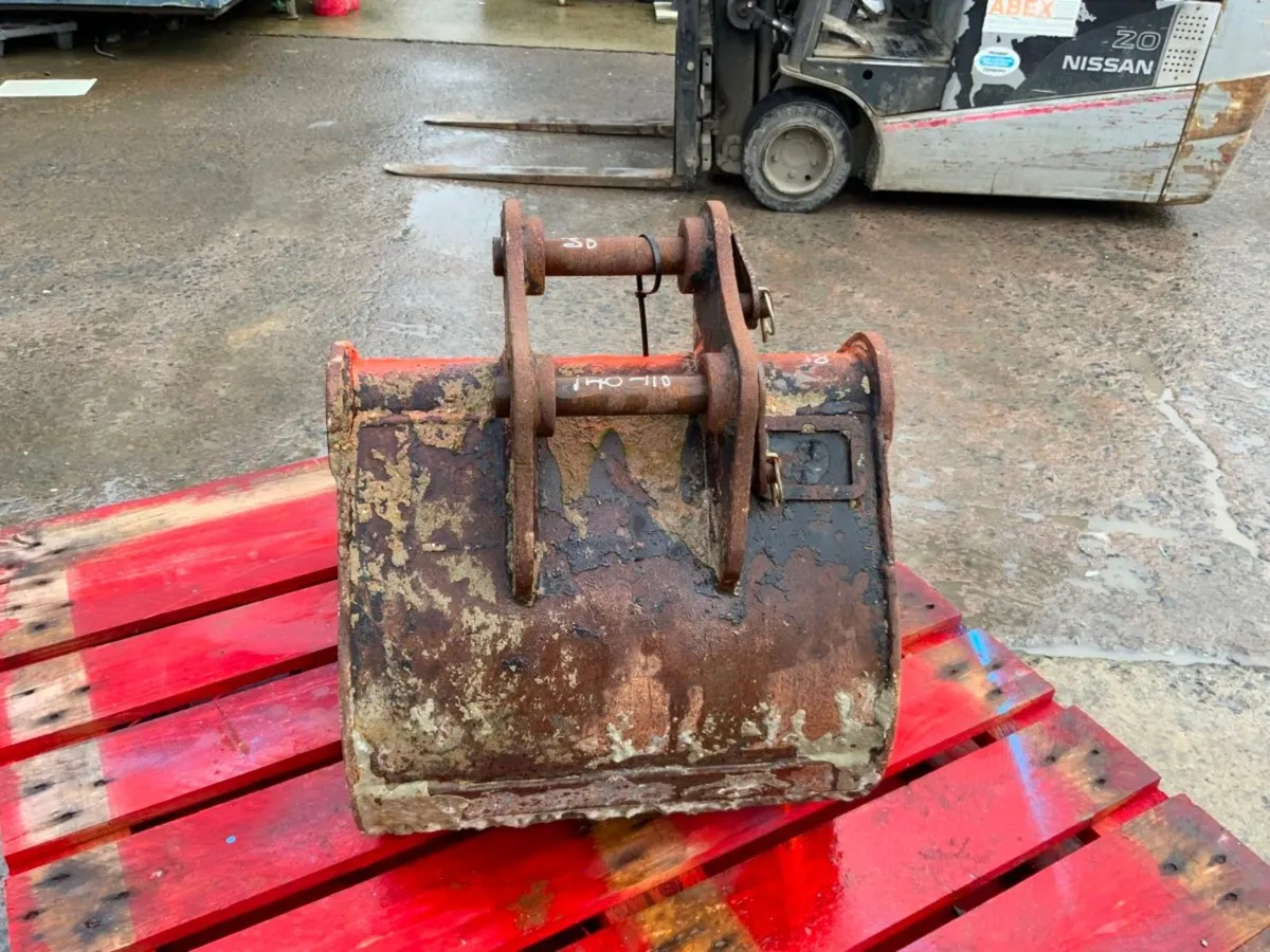 18" MINI DIGGER BUCKET........30mm PINS.....30140. - Image 3