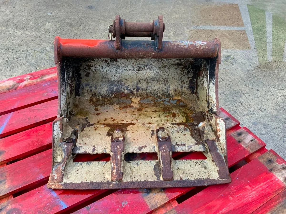 24" MINI DIGGER BUCKET.....30mm PINS....90100 - Image 4