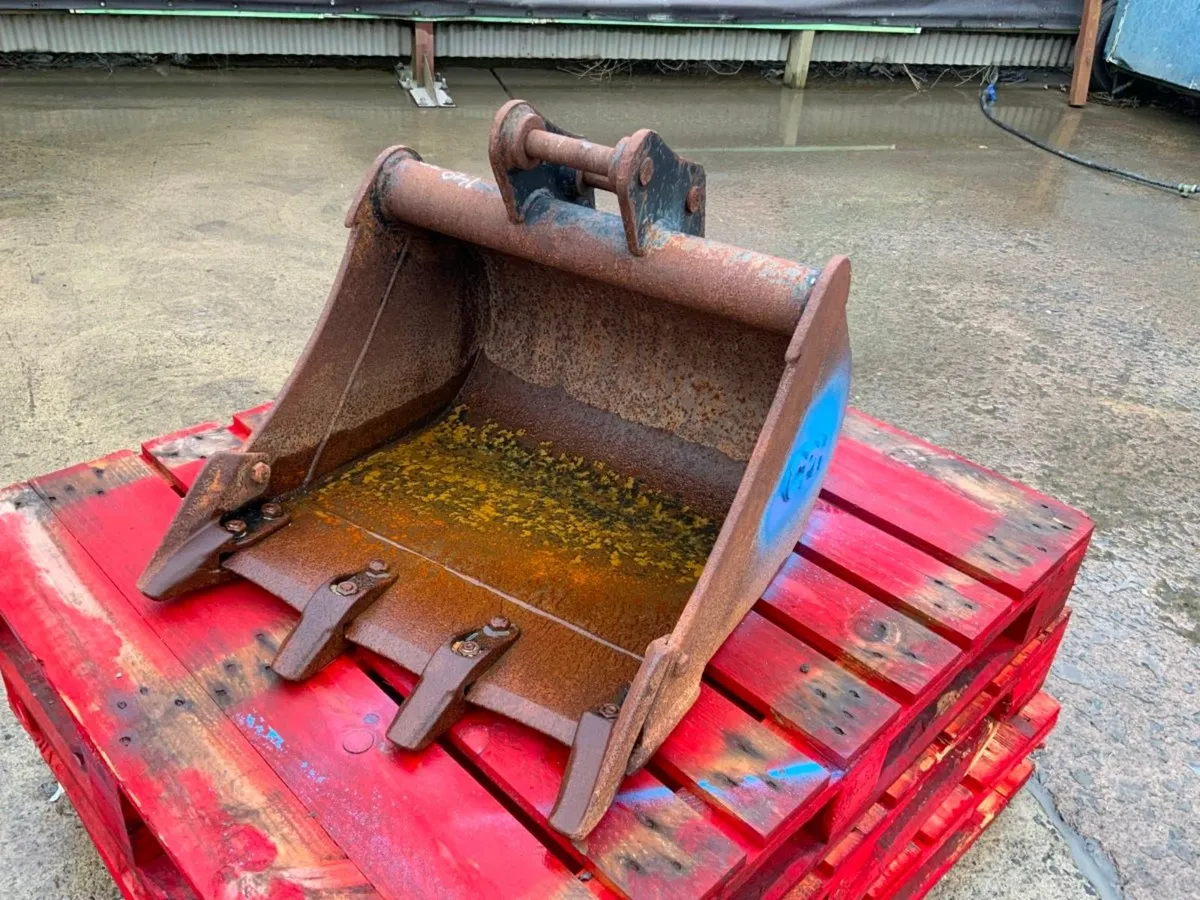 24" MINI DIGGER BUCKET....30mm PINS......3018. - Image 4