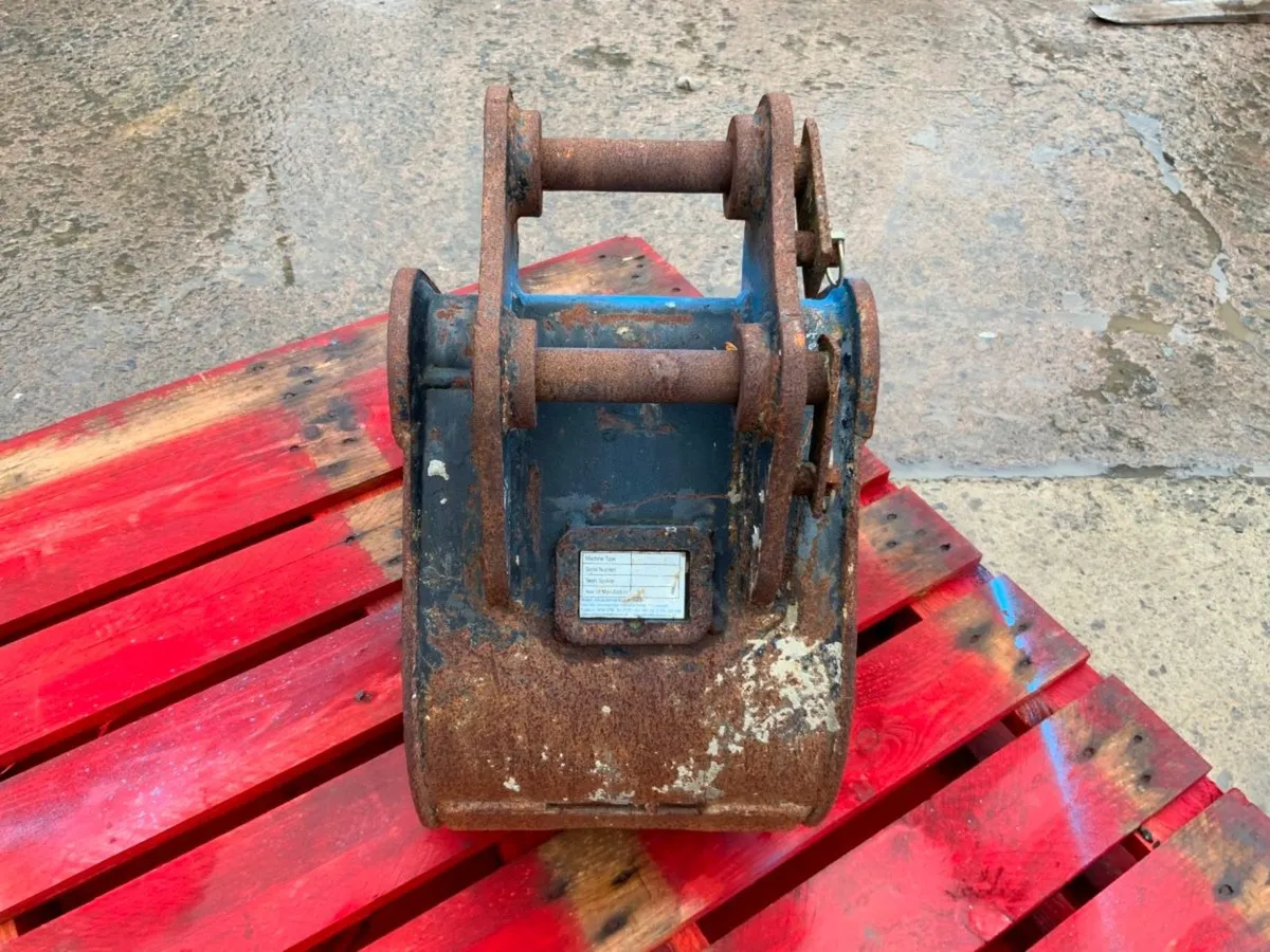 12" MINI DIGGER BUCKETS.......30mm.......173. - Image 3