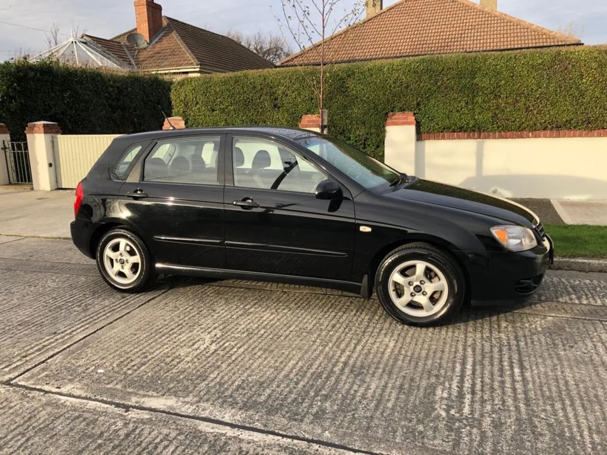 Kia Cerato 1.6 Automatic,    Low mileage petrol. - Image 2