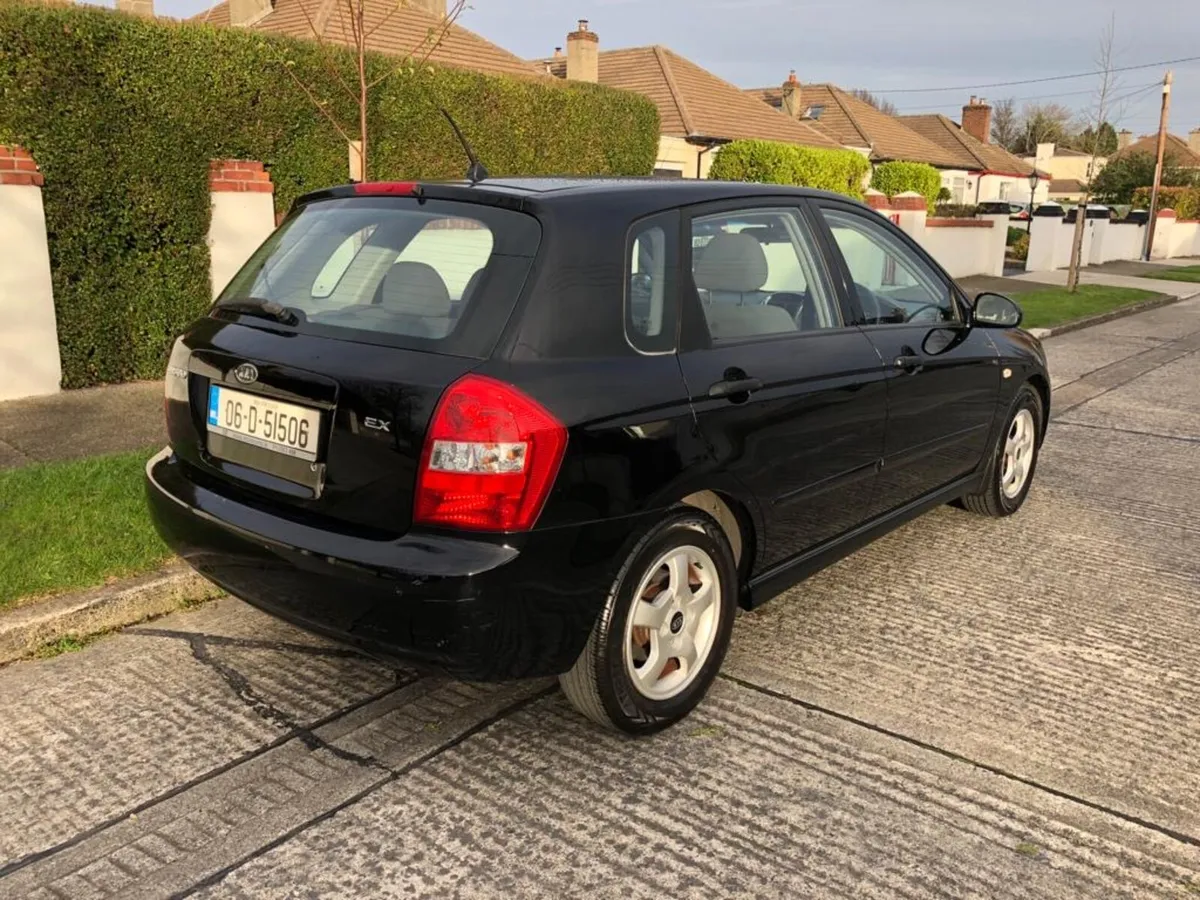 Kia Cerato 1.6 Automatic,    Low mileage petrol. - Image 3