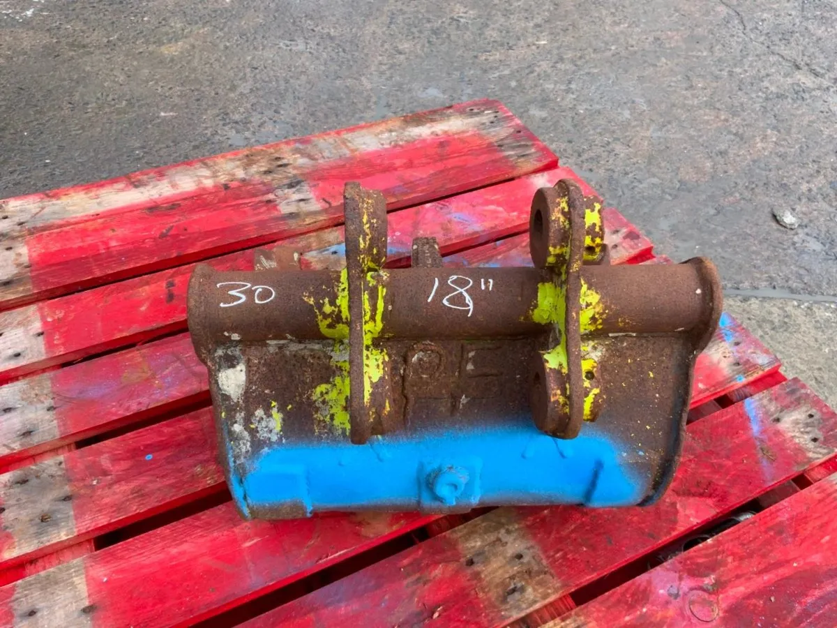 18" MINI DIGGER BUCKET....30mm PINS......1721 - Image 3