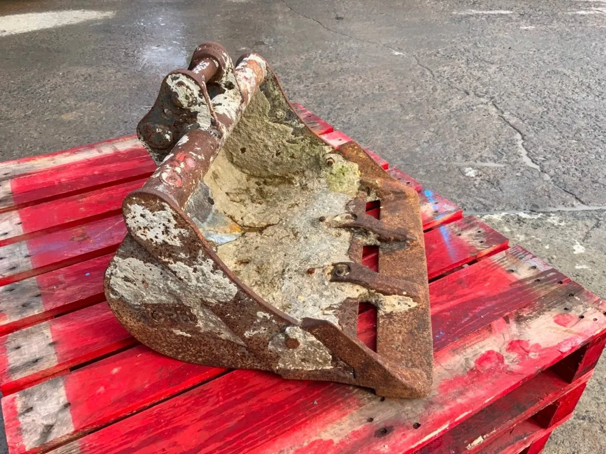 24" MINI DIGGER BUCKET......30mm PINS........3030 - Image 2